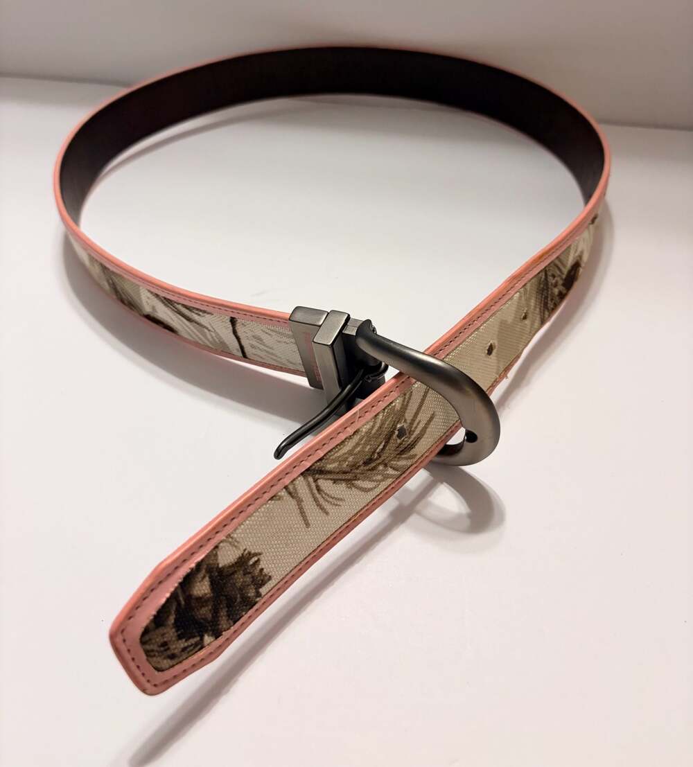 Realtree Women’s Camouflage Reversible Belt 32 In Long, 1.5" wide